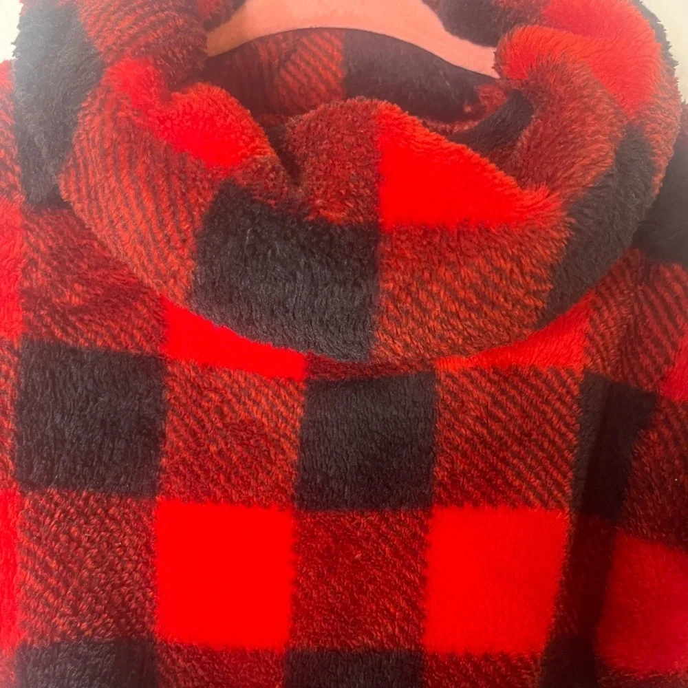 Toddler Old Navy red/blk‎ buffalo plaid soft fleece. 18-24 months.